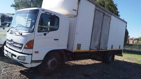 Hino 500 13-237 closed body truck