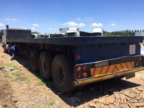 Henrend Tri-axle trailer in excellent condition