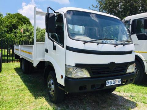 Toyota Dyna 815 4ton dropside truck on special