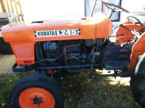 Small Kubota L245 tractor and slasher for sale for R35000
