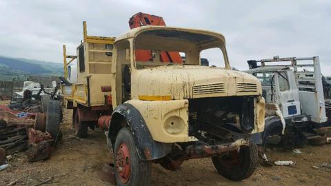 M/Benz 1513 4x4 + crane breaking for parts 