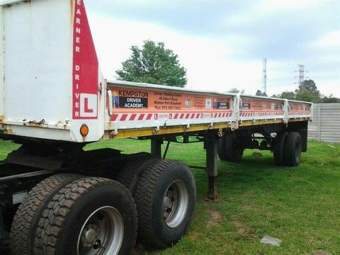 Single axle flatdeck trailer 