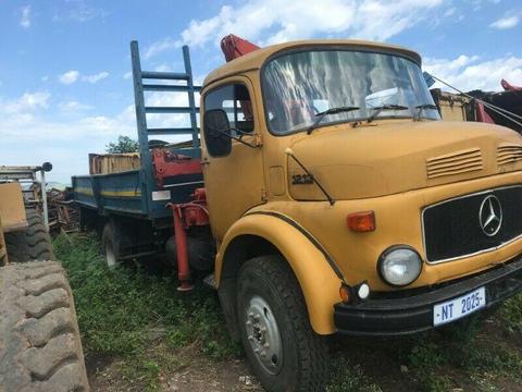 1998 merc bull nose 4 x 4 truck with hiab crane 